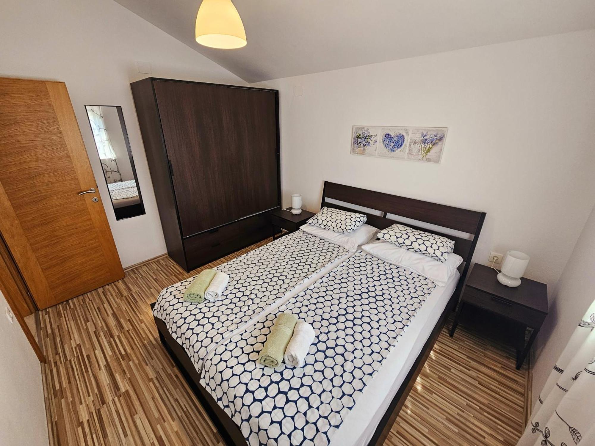 Apartments Cikač II Mandre Buitenkant foto